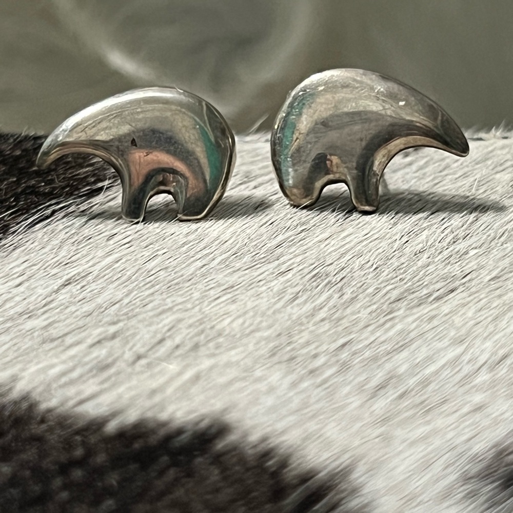 Native   Vintage Pauline Nelson Sterling Silver Bear Shaped Earrings